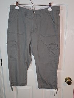 Lee Women's Gray Cargo Capris with Side Pockets